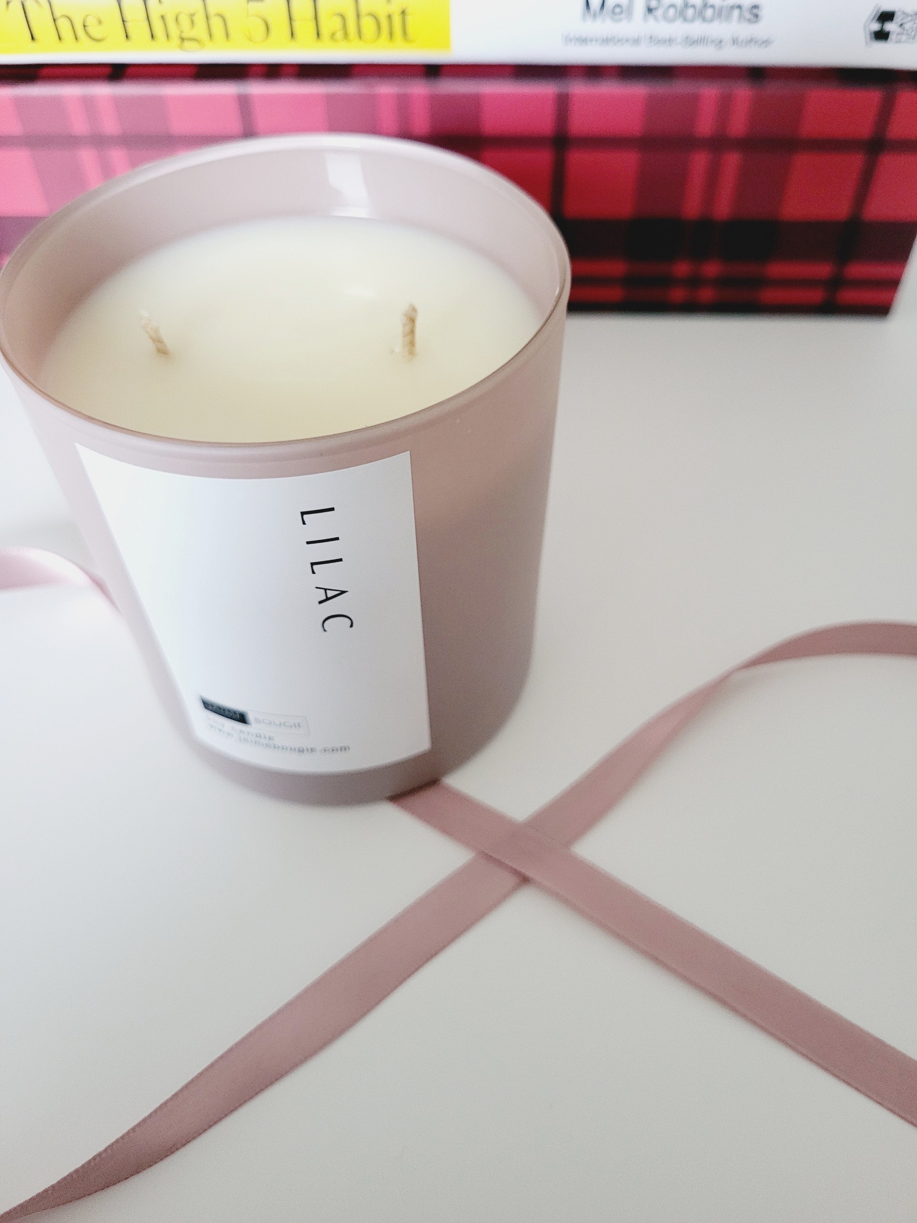 Lilac scented soy candle handpoured in Montreal Quebec Canada J'aime